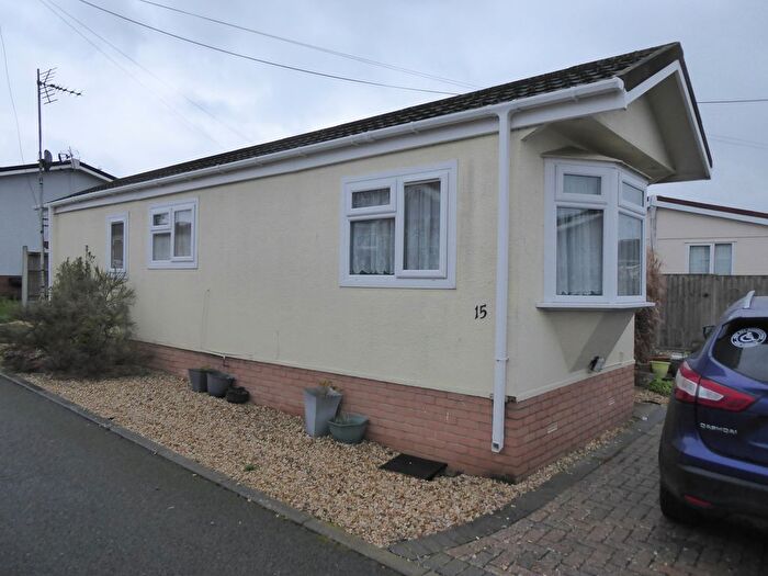 1 Bedroom Park Home For Sale In Hill Corner Farm Park, Sandy Lane, Cove, Farnborough, GU14