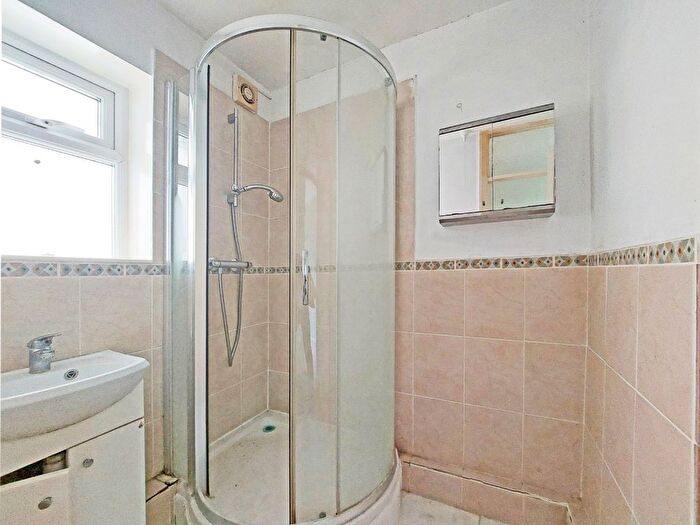 2 Bedroom Flat For Sale In Cunningham Park, Harrow, HA1