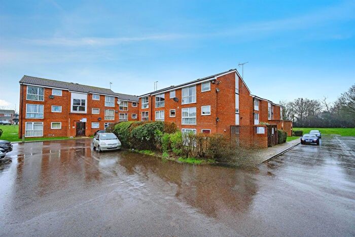 2 Bedroom Flat For Sale In Nightingale Walk, Hemel Hempstead, HP2