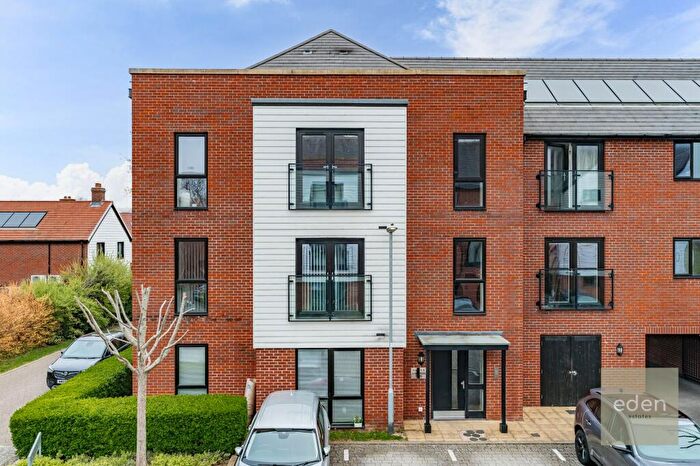 2 Bedroom Flat For Sale In Malpass Drive, Leybourne, ME19