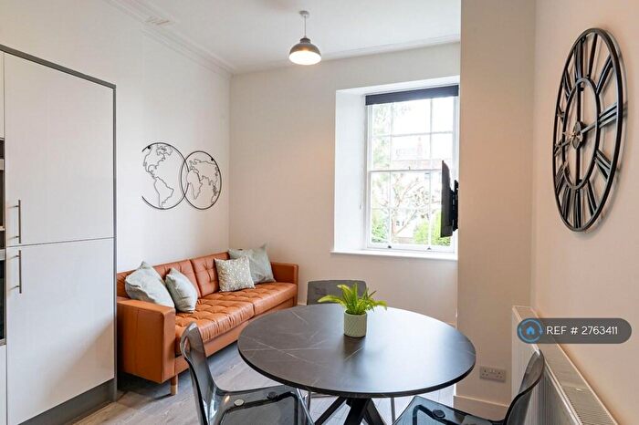 3 Bedroom Flat To Rent In Clifton Park Road, Bristol, BS8