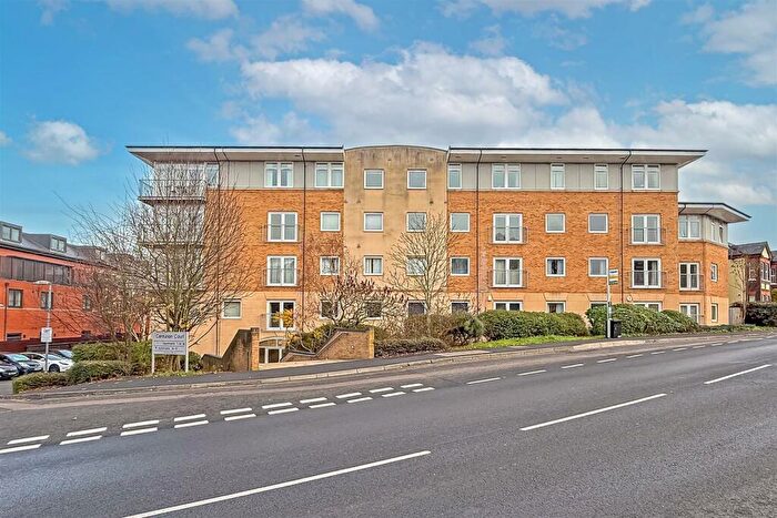 2 Bedroom Flat For Sale In Camp Road, St. Albans, AL1