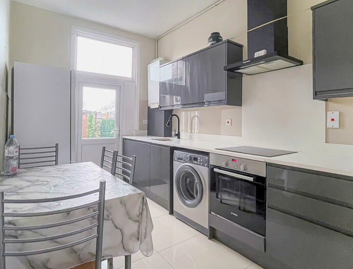 1 Bedroom Flat To Rent In High Road Leytonstone, London, E11