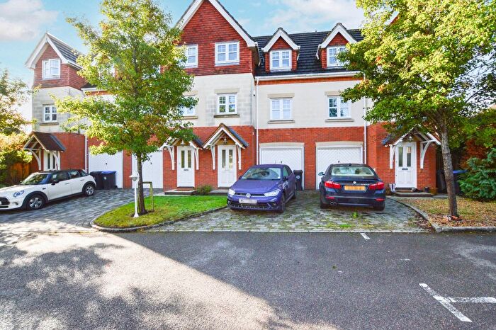 3 Bedroom Terraced House To Rent In Claremont Avenue, Woking, Surrey, GU22