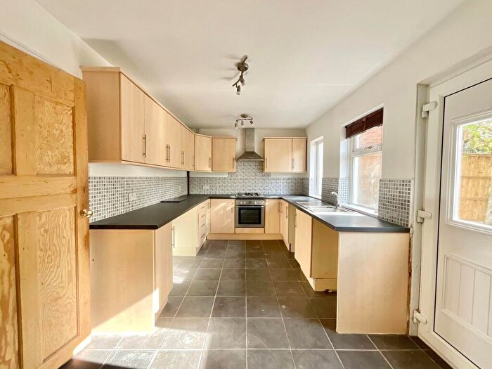 3 Bedroom Terraced House For Sale In Queens Square, Stone, ST15 - Photo 4