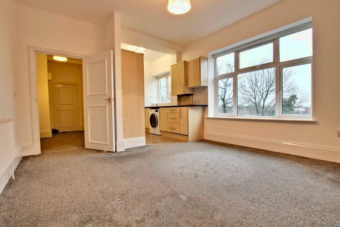 1 Bedroom Flat To Rent In Kingswood Road, Bromley, BR2