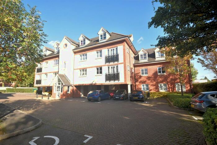 2 Bedroom Flat To Rent In Coy Court, Aylesbury, HP20