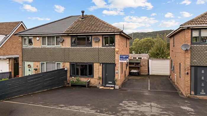 3 Bedroom Semi-Detached House For Sale In Grasmere Drive, Elland, Halifax, HX5