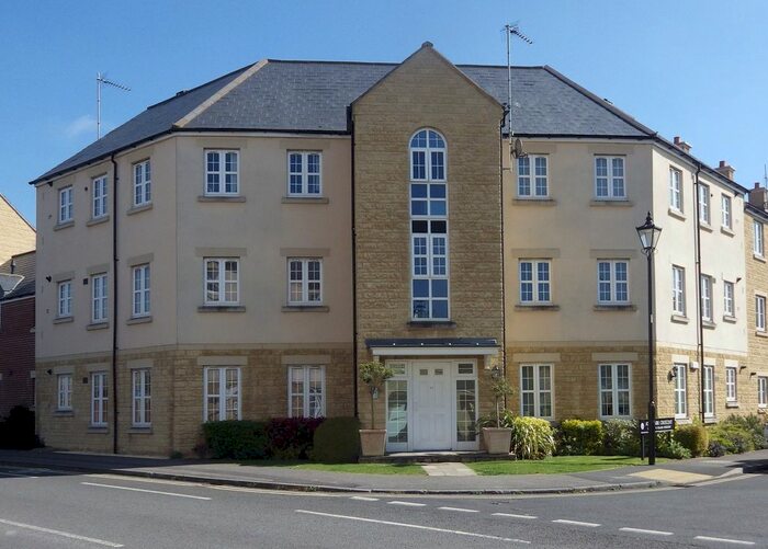 2 Bedroom Flat To Rent In Woodford Way, Witney, Oxfordshire, OX28