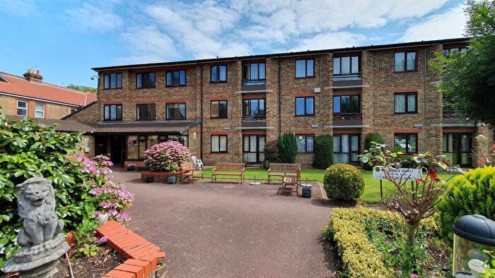 1 Bedroom Property For Sale In Gordon Hill, Enfield, EN2