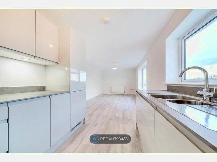 2 Bedroom Flat To Rent In Alder Lodge, London, N9