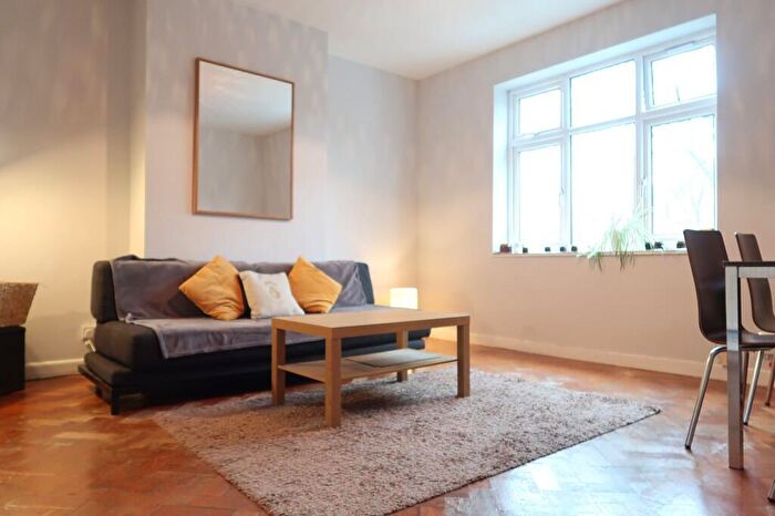 2 Bedroom Apartment To Rent In Buttesland Street, London, N1
