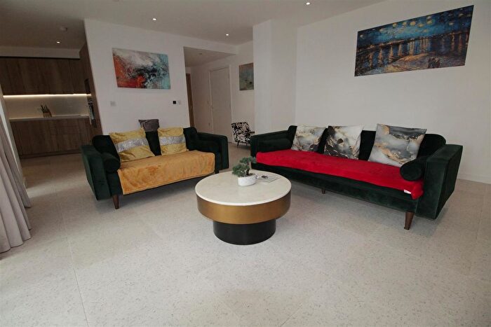 3 Bedroom Flat To Rent In Georgette Aprtments, Silk District, London, E1