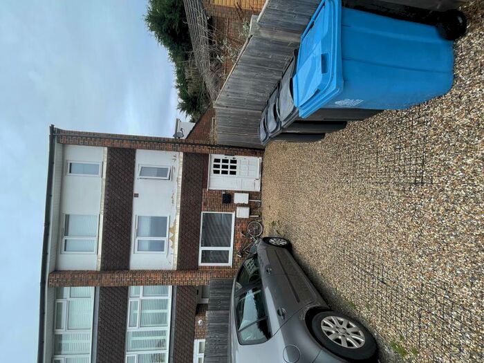 1 Bedroom Apartment To Rent In Windsor, Berkshire, SL4