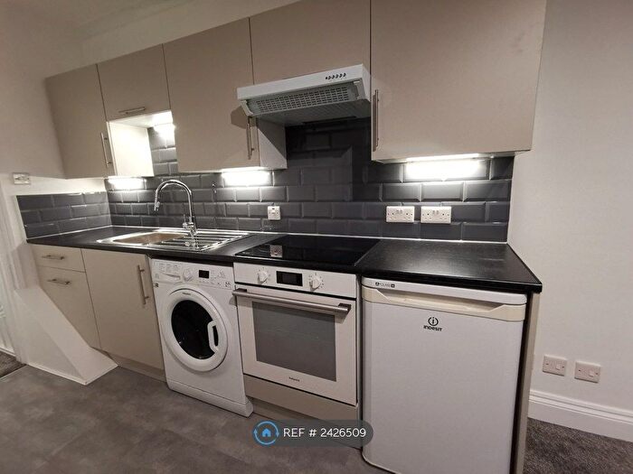 1 Bedroom Flat To Rent In Brunswick Crescent, London, N11