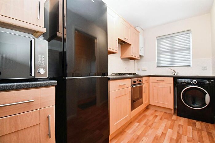 3 Bedroom Town House For Sale In Heatherwood Court, Bransholme, Hull, HU7