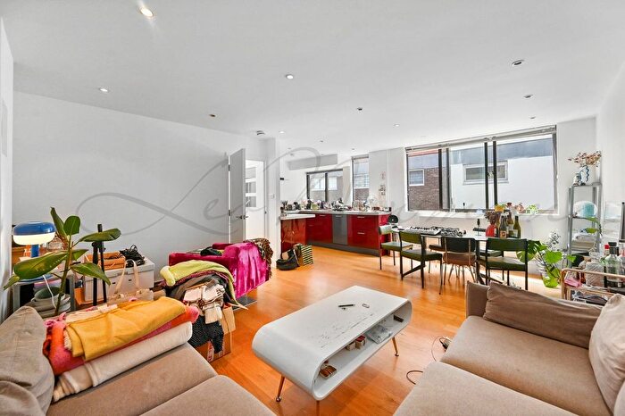 3 Bedroom Mews To Rent In Fitzroy Mews, Fitzrovia, W1T