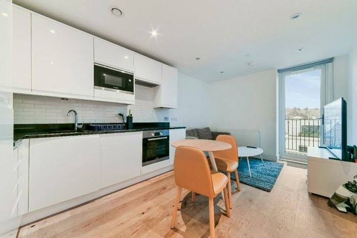 1 Bedroom Apartment To Rent In South End, South Croydon, Surrey, CR0