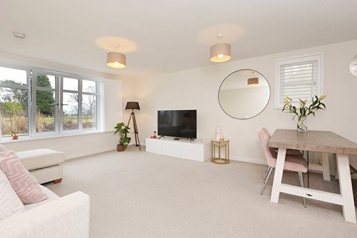 2 Bedroom Flat For Sale In Cowgill Gardens, Liberton, Edinburgh, EH16