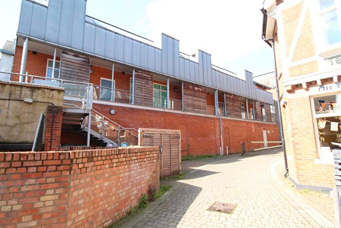 2 Bedroom Flat To Rent In Exchange Yard, Bucklersbury, Hitchin, SG5