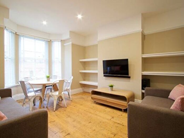 5 Bedroom Terraced House To Rent In Portland Road, Nottingham, NG7