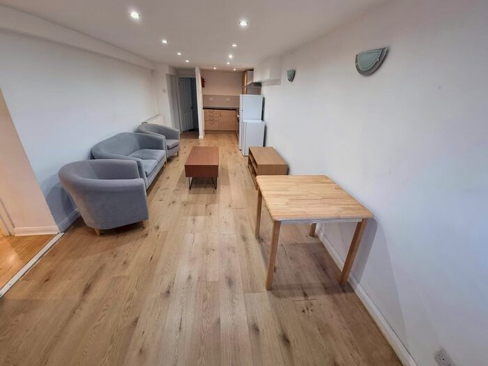 2 Bedroom Flat To Rent In Eardley Road, London, SW16