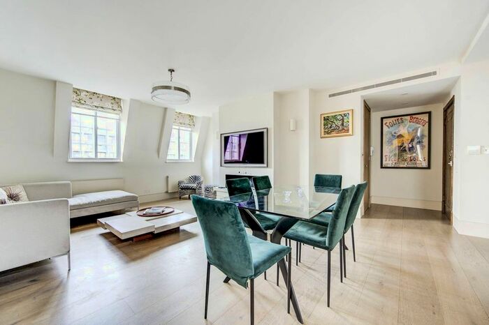 3 Bedroom Flat To Rent In Warwick Garden, Kensington, Kensington, London, W14