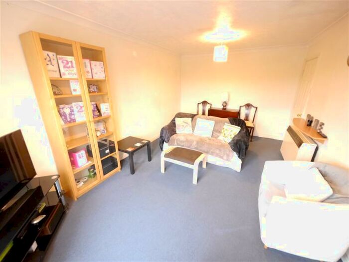 2 Bedroom Flat To Rent In The Cricketers, LS5