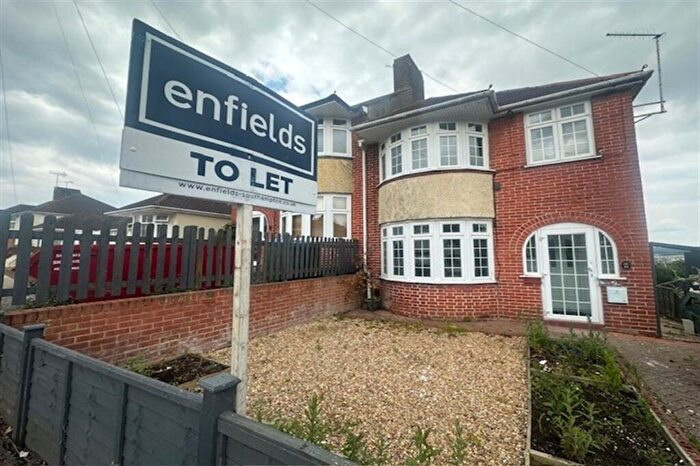 Flat To Rent In Gainsford Road, London, E17