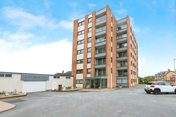 2 Bedroom Flat For Sale In North Promenade, Lytham St. Annes, Lancashire, FY8