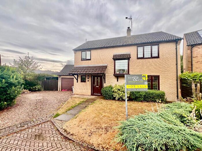 4 Bedroom Detached House For Sale In Newham Close, Rothwell, NN14