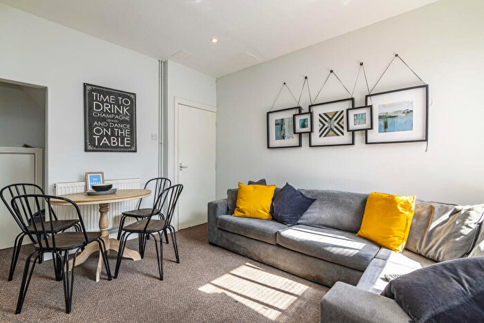 4 Bedroom Terraced House To Rent In Bed // Bath // Thesiger Street // Aug, LN5