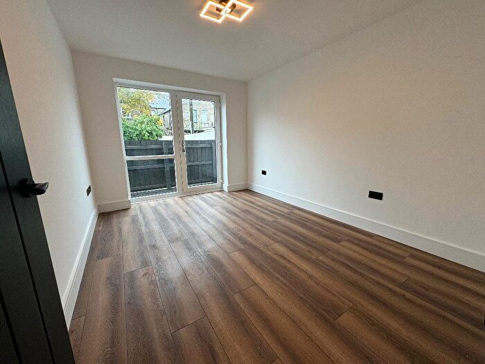2 Bedroom Apartment To Rent In Montgomery Street, Cardiff(City), CF24