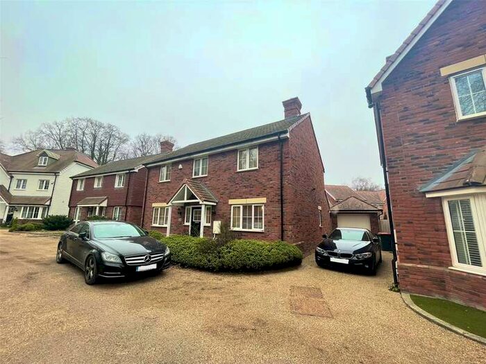 4 Bedroom Detached House To Rent In Watersfield Road, Crawley, West Sussex, RH10