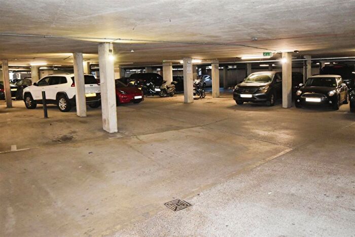 1 Bedroom Flat For Sale In Booth House, High Street, Brentford, TW8