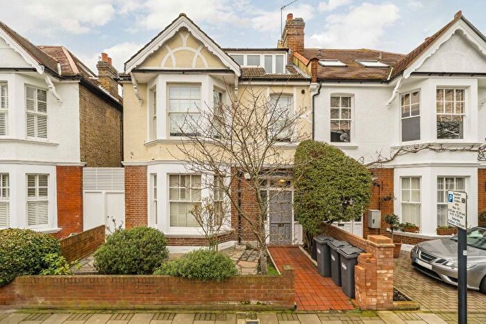 1 Bedroom Flat To Rent In Hadley Gardens, Chiswick, W4