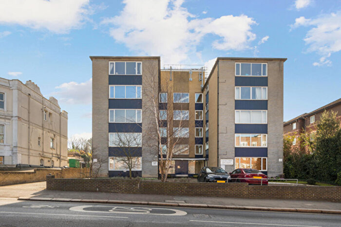 2 Bedroom Apartment To Rent In St. Mark's Hill, Surbiton, KT6