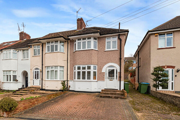 3 Bedroom End Of Terrace House For Sale In Moordown, London, SE18