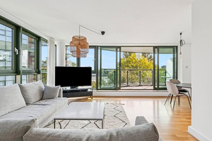 2 Bedroom Flat To Rent In Brasenose Drive, Barnes, SW13
