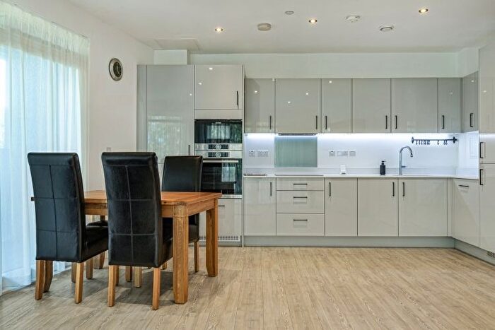 2 Bedroom Flat To Rent In Barton Fields Road, Headington, Oxford, OX3