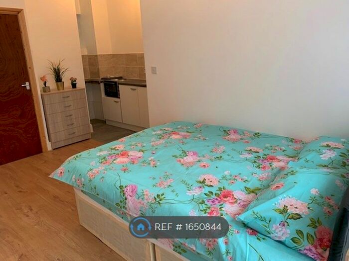 Studio To Rent In Sidney Avenue, London, N13
