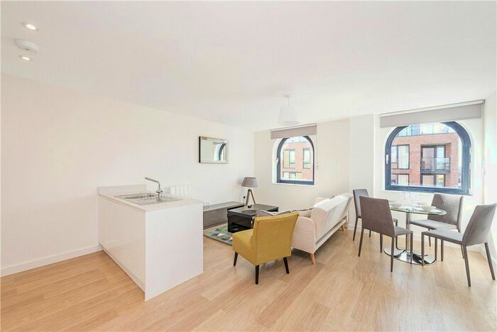 1 Bedroom Flat To Rent In High Road, London, N12