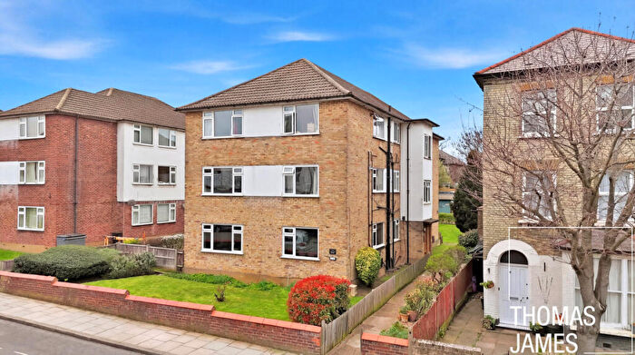 2 Bedroom Flat For Sale In Maurice Court, London, N22