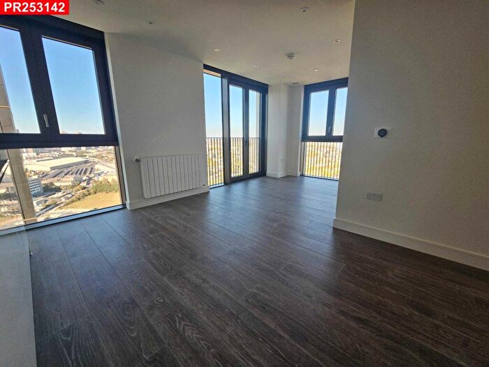 2 Bedroom Flat To Rent In West Ham – Bedrooms Flat, E16