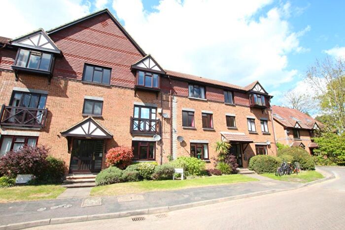 2 Bedroom Apartment To Rent In Woking, GU22