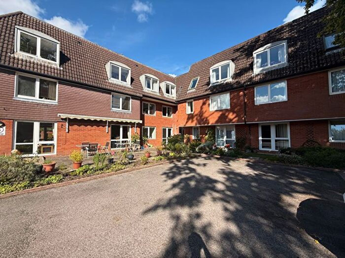1 Bedroom Property To Rent In Wey Hill, Haslemere, GU27