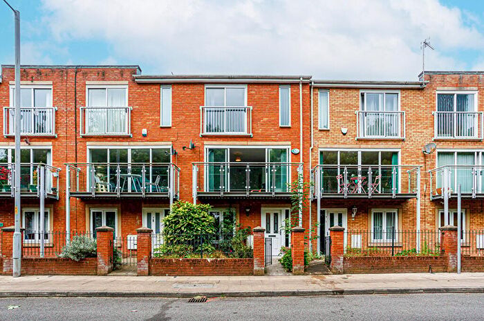 4 Bedroom Town House To Rent In St Nicholas Road, Hulme, Manchester, M15