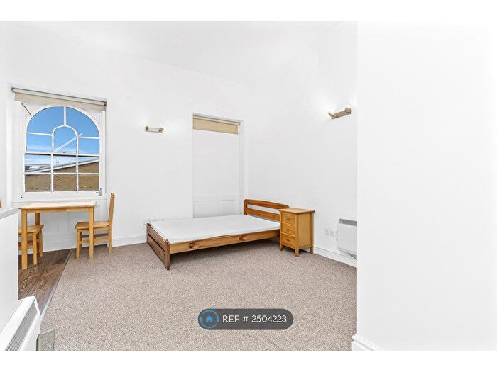 Studio To Rent In North Road, London, N7