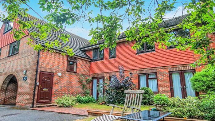 1 Bedroom Property To Rent In Lincoln Court, GU30