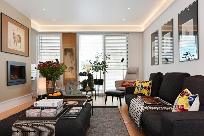 2 Bedroom Flat For Sale In Rayners Road, Putney, SW15